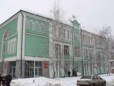 Выполнена реконструкция старого двухэтажного здания и пристроен новый трехэтажный корпус